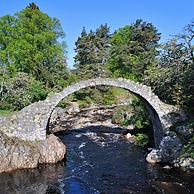 De Pack Horse Funeral brug over de Dulnain rivier te Carrbridge is de oudste stenen brug in de Highlands, Schotland, UK
<BR><BR>Zie ook www.arterra.be</P>